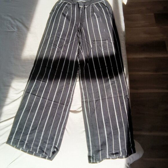 Its an adorable piece of clothing,i have too many clothes so I decided to sell - Picture 1 of 2